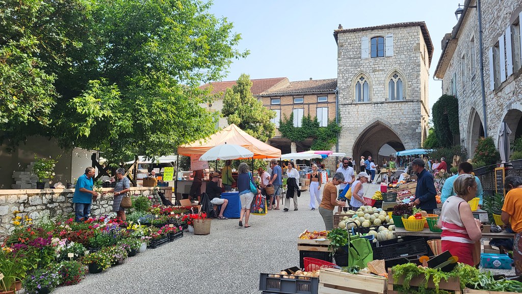 Market day in Monflanquin